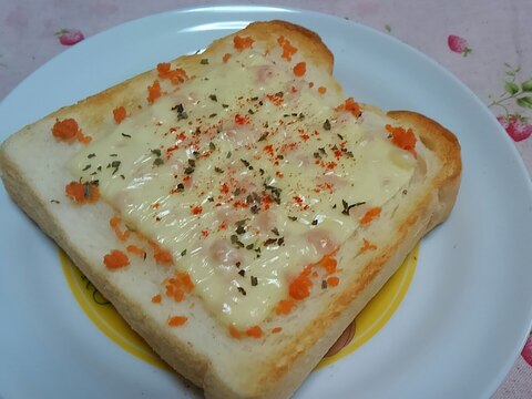鮭フレークとトロケルチーズのトースト☆